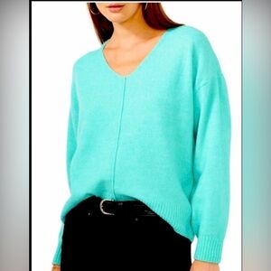 Vince Camuto | V-Neck Green Sweater| M | Very Good Condition